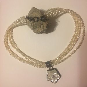 Pearl necklace with mother of pearl pendant